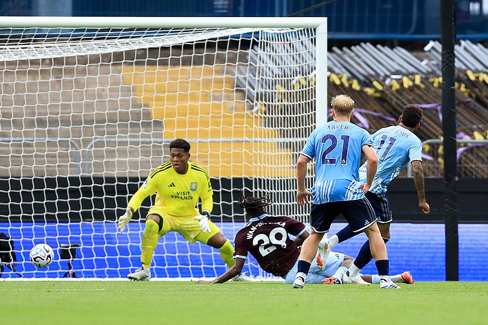 Nottingham Forest's Igor Jesus scores his side's second goal during the English Premier League soccer match between Aston Villa and Nottingham Forest in Birmingham, England. - | Photo: Nigel French/PA via AP