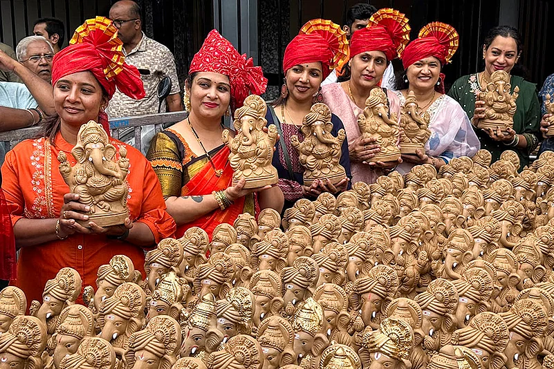 Eco Friendly Ganesha distribution in Bengaluru