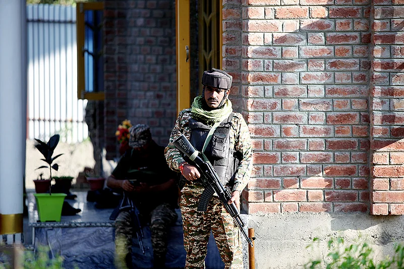 Search operation in Kulgam