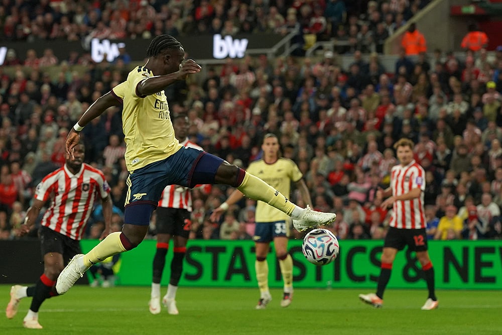 Arsenal's Bukayo Saka kicks the ball during the English Premier League soccer match between Sunderland and Arsenal in Sunderland, England. - | Photo: AP/Ian Hodgson