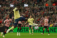 Raya Saves Penalty As Guimaraes And Saka Seal Arsenal’s Hard-Fought Win | Photo: AP/Ian Hodgson : Arsenal's Bukayo Saka kicks the ball during the English Premier League soccer match between Sunderland and Arsenal in Sunderland, England.
