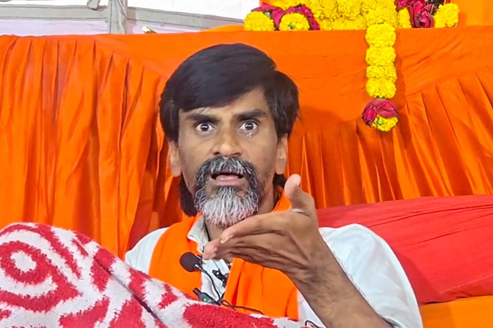 Manoj Jarange addresses media in Jaln