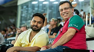 FDSL : Rishabh Pant (left) is all smiles with LSG owner Sanjiv Goenka at the MBSG vs JFC game.