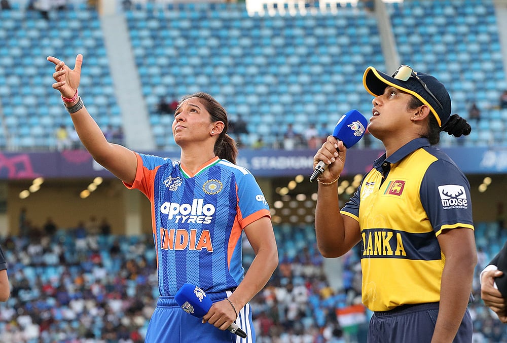 Chamari Athapaththu and Harmanpreet Kaur final match pics