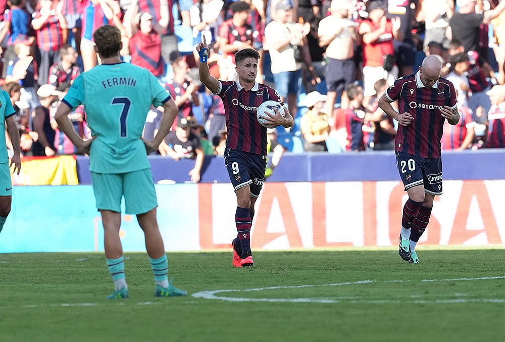 Levante Vs FC Barcelona spain soccer la liga match highlights-Levantes Ivan Romero