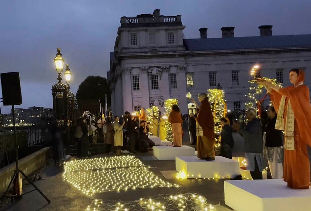 Ganga Aarti on the banks of Thames river in London