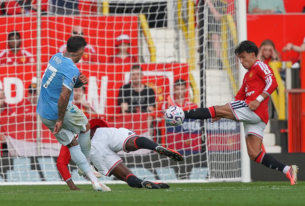 Manchester United vs Manchester City Premier League soccer highlights-Enzo Fernandez