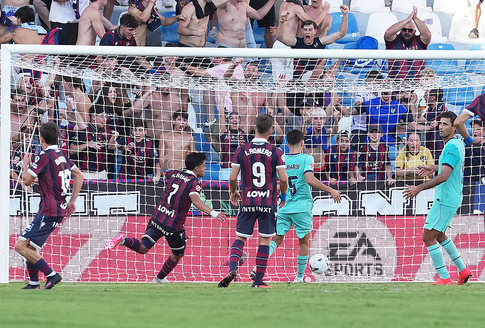 Levante Vs FC Barcelona spain soccer la liga match highlights-Roger Brugue