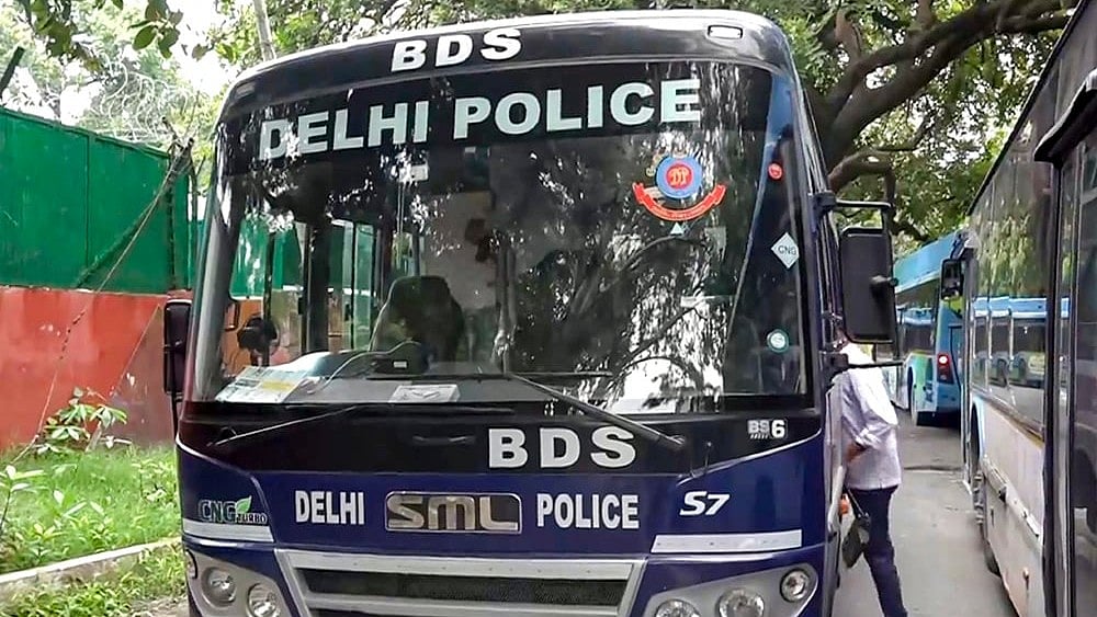 Representative Image of a Delhi Police Bomb Disposal Squad (BDS) vehicle parked outside school - | Photo: PTI