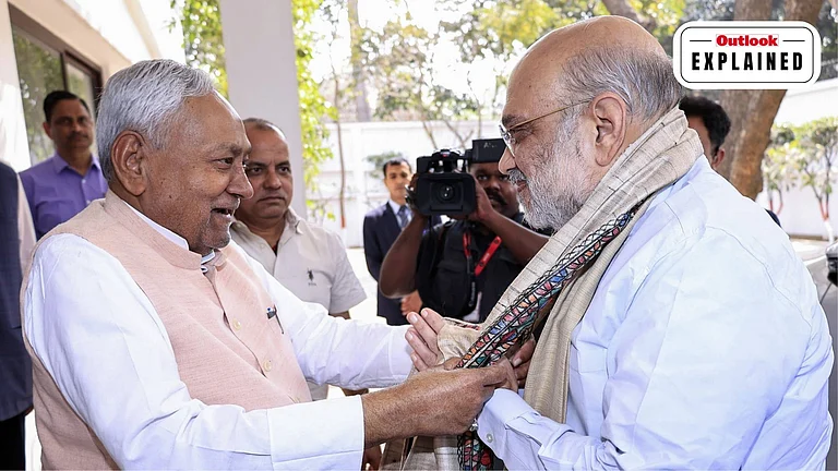 Union Minister Amit Shah with Former Bihar CM Nitish Kumar - PTI