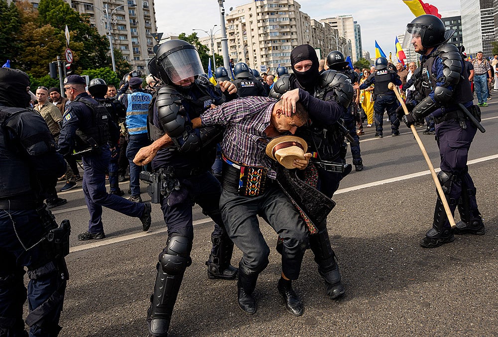 Romania farmers protest pictures