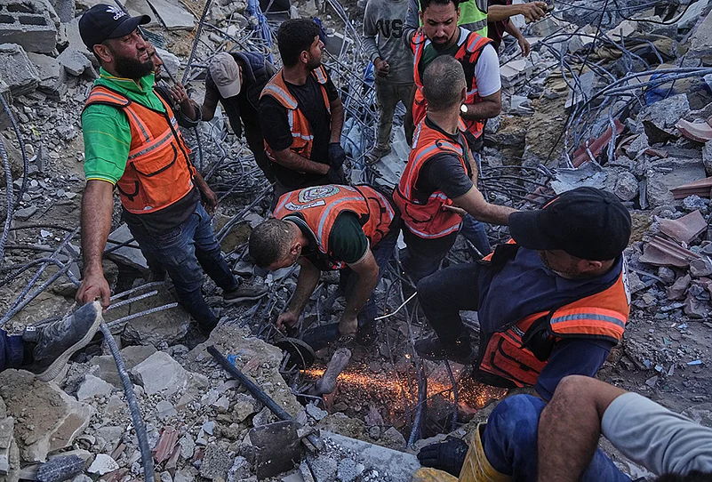 Gaza apartment collapse missing