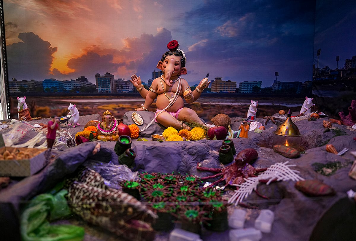 eco-friendly 'Ganesh' decoration themed 'Aamhi Pan Mumbaikar
