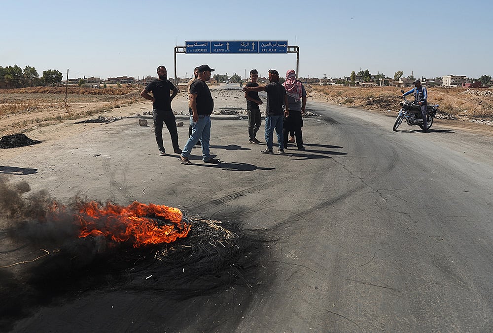 Local residents block a road to prevent oil tankers from the Rmeilan oil fields from passing during ongoing protests against higher fuel prices at the entrance to Tal Tamr, northeastern Syria, Wednesday, Sept. 16, 2026.  - | Photo: AP/Baderkhan Ahmad