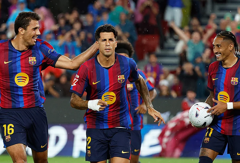 Barcelona Vs Racing De Santander La liga soccer highlights-Joao Cancelo