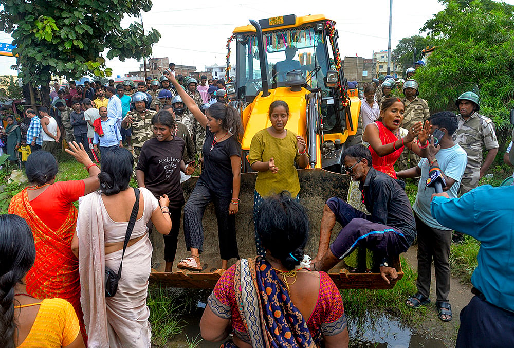 Anti-encroachment drive by RMC in Ranchi