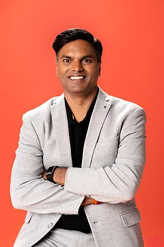 Suyash Motarwar, Co-founder & CTPO, QWEEN - null