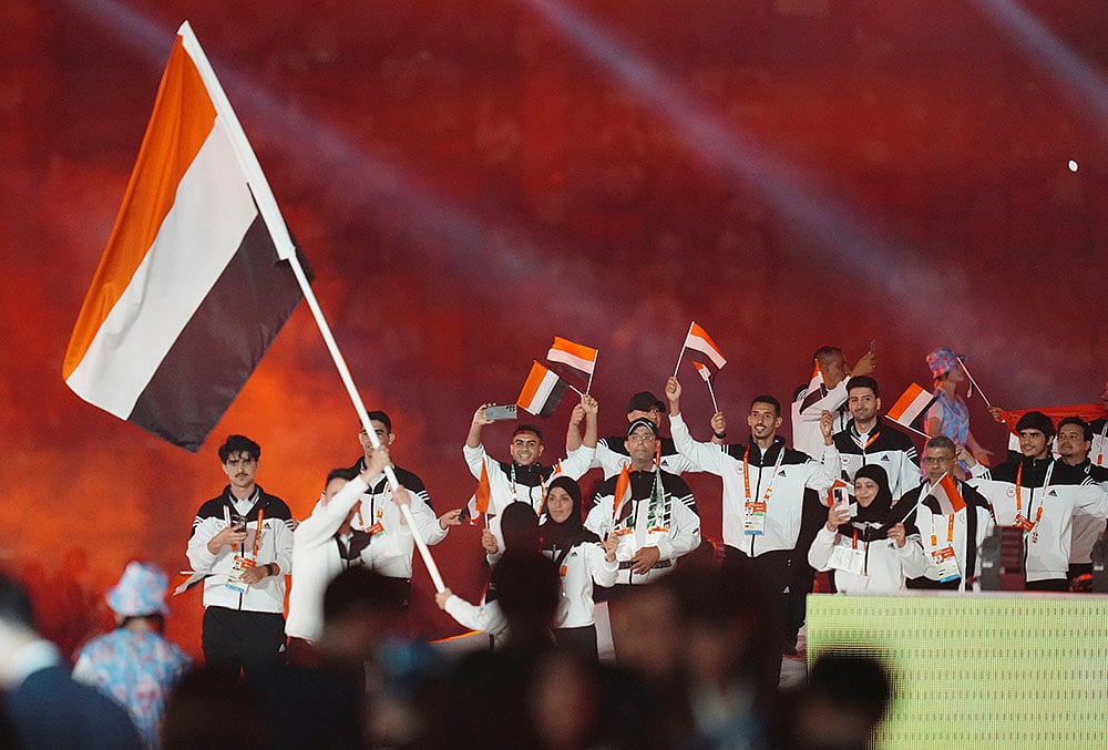 Asian Games Opening Ceremony highlights-Yemens flag bearers Yasameen Alraimi