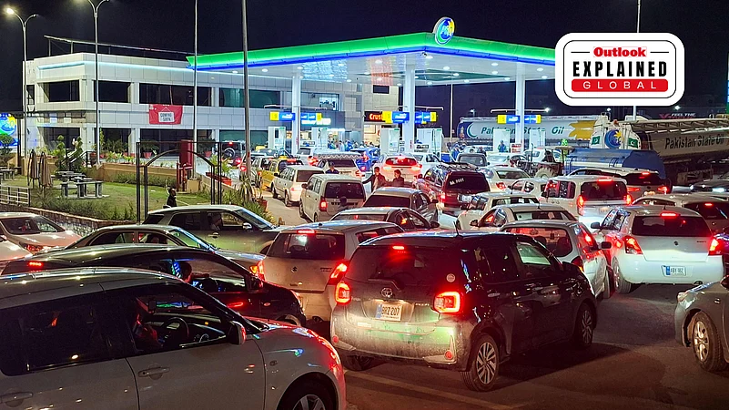Fuel, Food And Early Closures: How Pakistan’s Energy Crisis Is Reshaping Daily Life