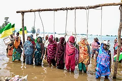Displaced villagers affected by the 'Ken-Betwa', 'Majhgawan', and 'Runjh' river interlinking projects stage a symbolic 'Chita Andolan' protest on funeral pyres to demand compensation and rehabilitation following home submersions, in Panna, Madhya Pradesh. - | Photo: PTI
