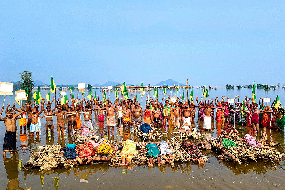 Displaced villagers affected by the 'Ken-Betwa', 'Majhgawan', and 'Runjh' river interlinking projects stage a symbolic 'Chita Andolan' protest on funeral pyres to demand compensation and rehabilitation following home submersions, in Panna, Madhya Pradesh, Monday, Sept. 21, 2026. - | Photo: PTI