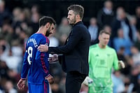 | Photo: AP/Kin Cheung : Manchester United's head coach Michael Carrick, right, speaks with Manchester United's Bruno Fernandes at the end of the English Premier League soccer match between Fulham and Manchester United in London.