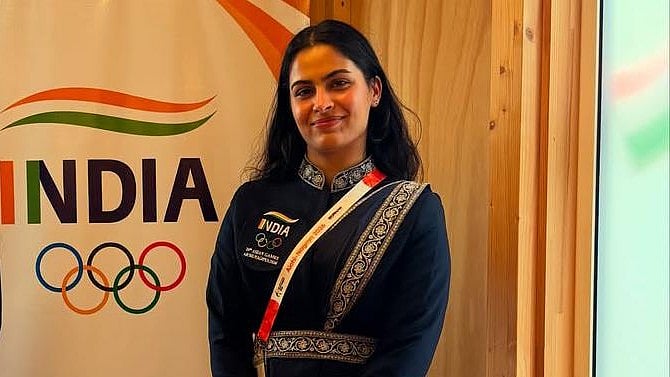  Manu Bhaker wore borrowed ceremonial attire at the Nagoya opening ceremony. - SAI Media