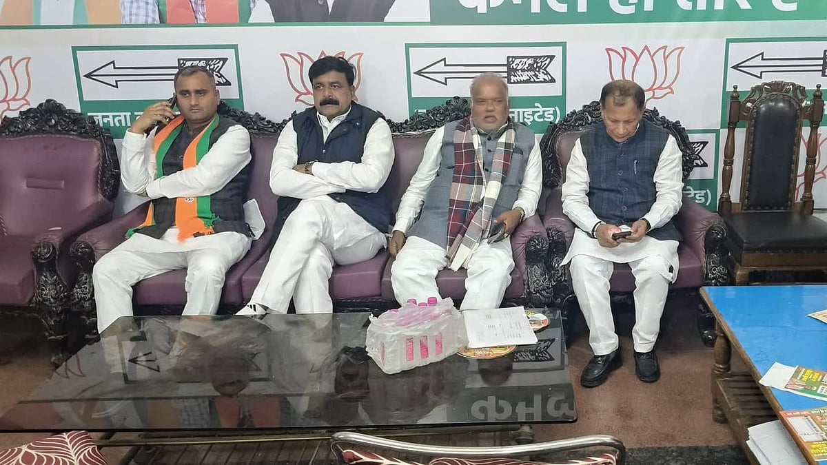 Bihar Minister Shravan Kumar (Second from Right) - X/@Shrawon_Nalanda