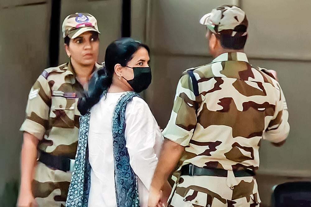 Trouble Brewing: Former Keralam chief minister Pinarayi Vijayan’s daughter Veena Vijayan at the Enforcement Directorate office - | Photo: Imago/ANI News