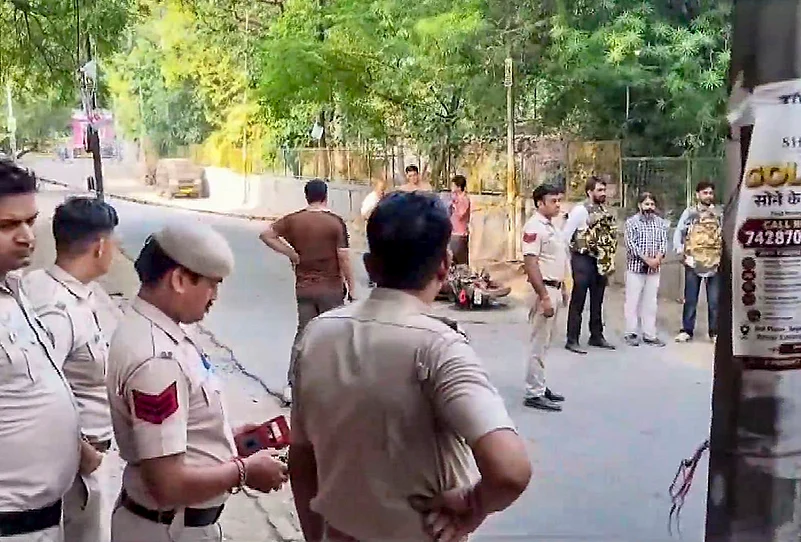 Fire exchange in Delhis Kalkaji