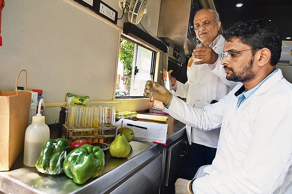 Under Scanner: Experts testing fruits and vegetables at a lab - | Photo: Imago/Hindustan Times
