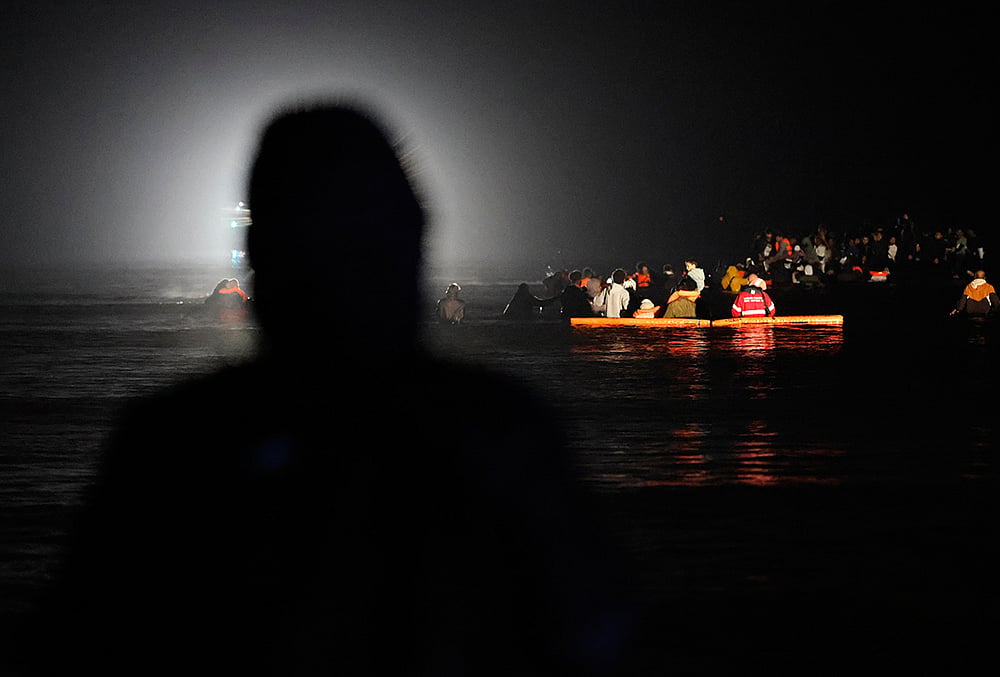 Migrant dinghy boat English Channel
