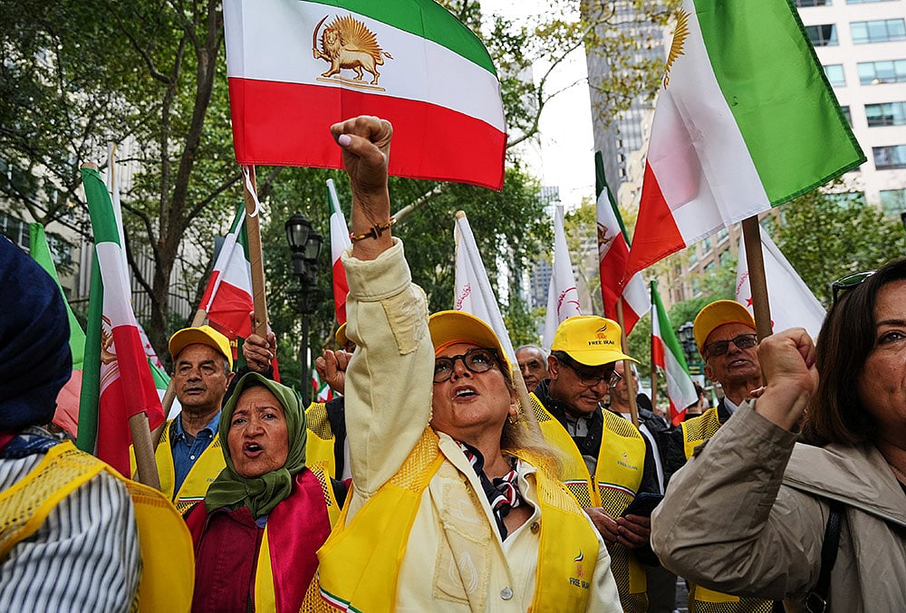 Demonstrators against the Iranian regime protest outside of the United Nations headquarters during the 81st session of the United Nations General Assembly, Tuesday, Sept. 22, 2026, in New York.  - | Photo: AP/Cristina Matuozzi