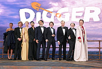 | Photo: Scott A Garfitt/Invision/AP : Sophie Wilde, from left, Jesse Plemons, Sandra Hüller, Riz Ahmed, director Alejandro G. Iñárritu, Tom Cruise, John Goodman, Michael Stuhlbarg and Emma D'Arcy pose for photographers upon arrival at the World premiere for the film "Digger" in London, Tuesday, Sept. 22, 2026. 
