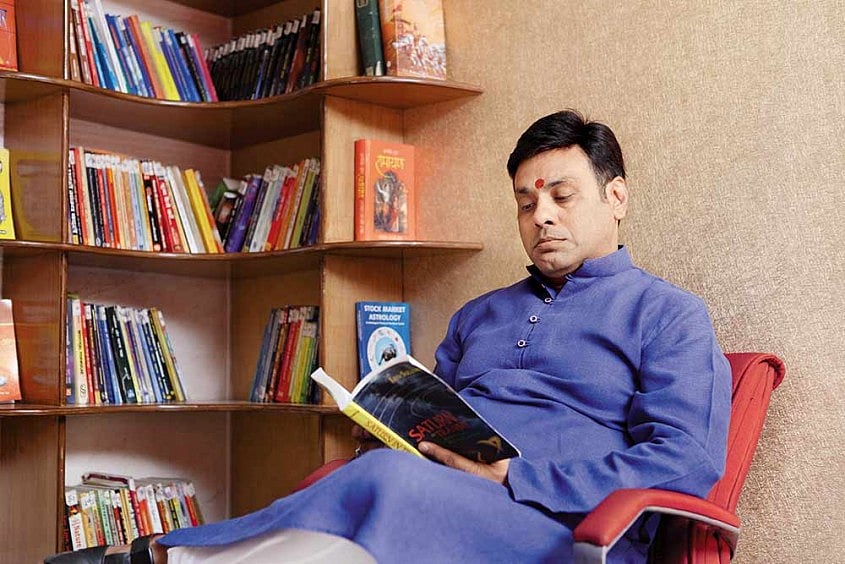Astrologer Dr Vinay Bajrangi - null