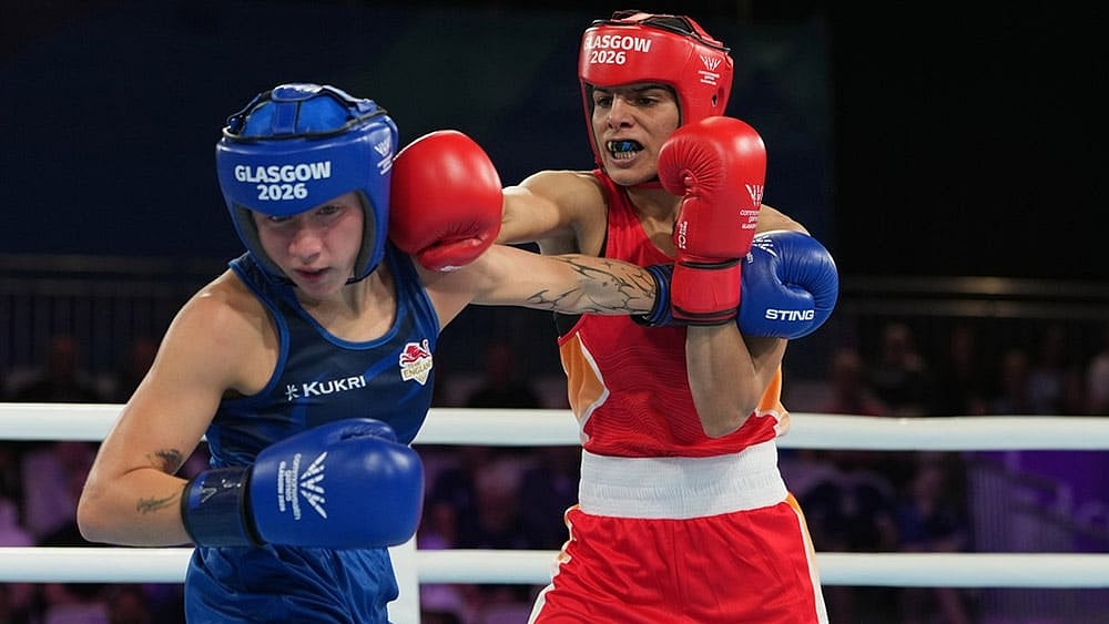 England's Ruby White, left, is punched by India's Sakshi Chaudhary during the women's 51kg boxing final at the Commonwealth Games in Glasgow, Scotland. - Photo: AP/Eranga Jayawardena