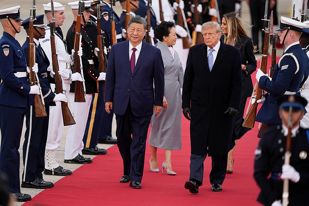President Donald Trump and first lady Melania Trump greet Chinese President Xi Jinping and his wife Peng Liyuan as they arrive at Joint Base Andrews, Md., Wednesday, Sept. 23, 2026. - | Photo: AP/Mark Schiefelbein