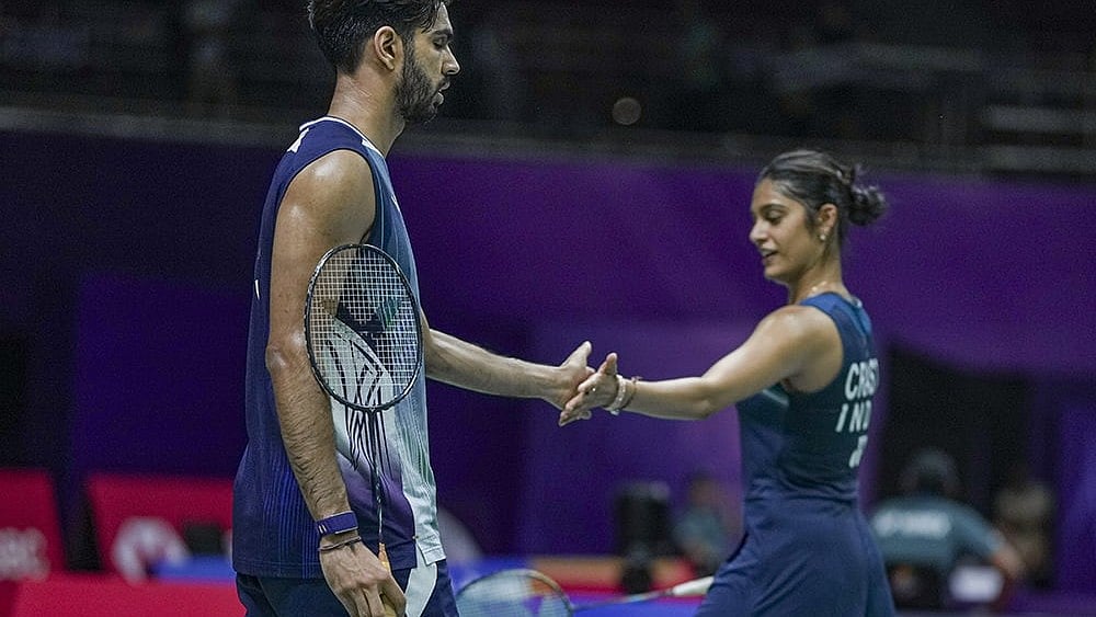 India’s Dhruv Kapila, left, and Tanisha Crasto compete in the mixed doubles round of 32 at the BWF World Championships against Macau's Leong Lok Chong, unseen, and Ng Weng Chi, unseen, at IGI Stadium in New Delhi, Wednesday, Aug. 19, 2026.  - | Photo: PTI/Karma Bhutia