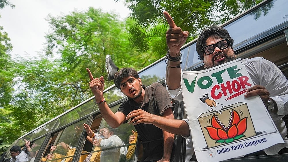 Indian Youth Congress (IYC) members stage a protest against Chief Election Commissioner (CEC) Gyanesh Kumar, demanding his resignation, citing a media report about objections reportedly raised by two Election Commissioners over various decisions of the poll panel, in New Delhi, Friday, Sept. 25, 2026.  - | Photo: PTI/Karma Bhutia