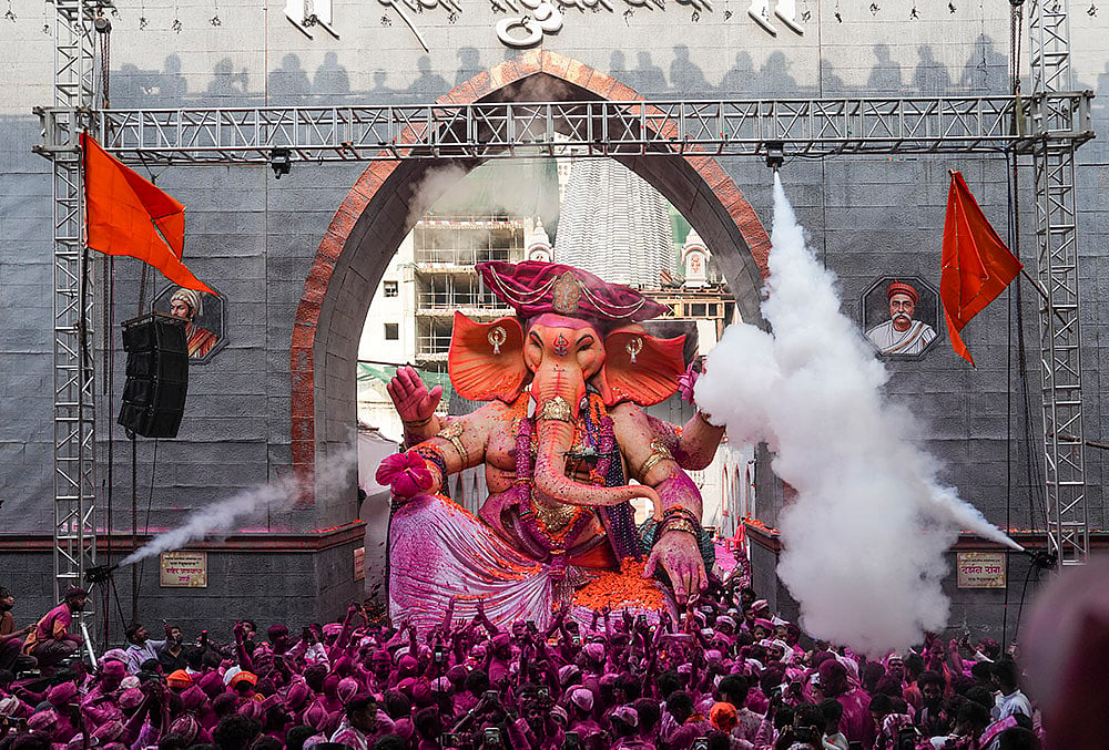 People take an idol of lord Ganesh, Raja Tejukaya, for an immersion ceremony during the conclusion of Ganesh Chaturthi festival, in Mumbai. - | Photo: PTI/Kunal Patil