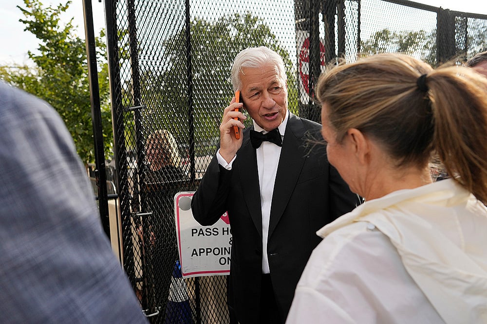 Jaime Dimon, center, CEO of JPMorgan Chase