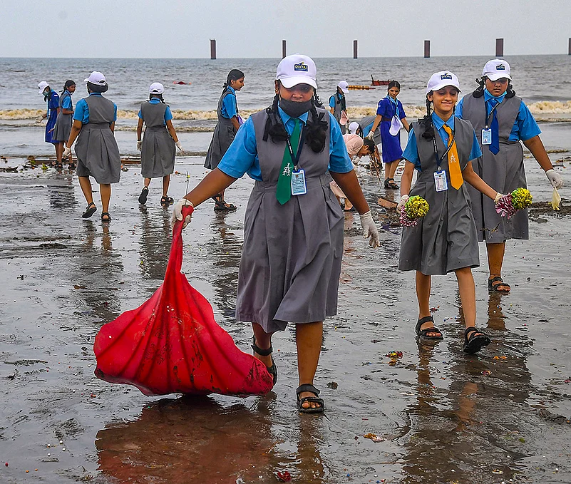 Beach cleanup drive in Mumbai