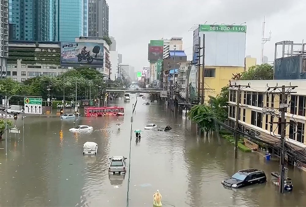 Bangkok traffic flooding