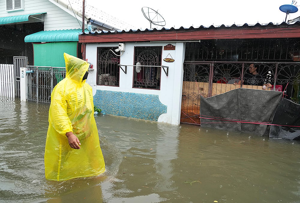 Bangkok waterlogged roads