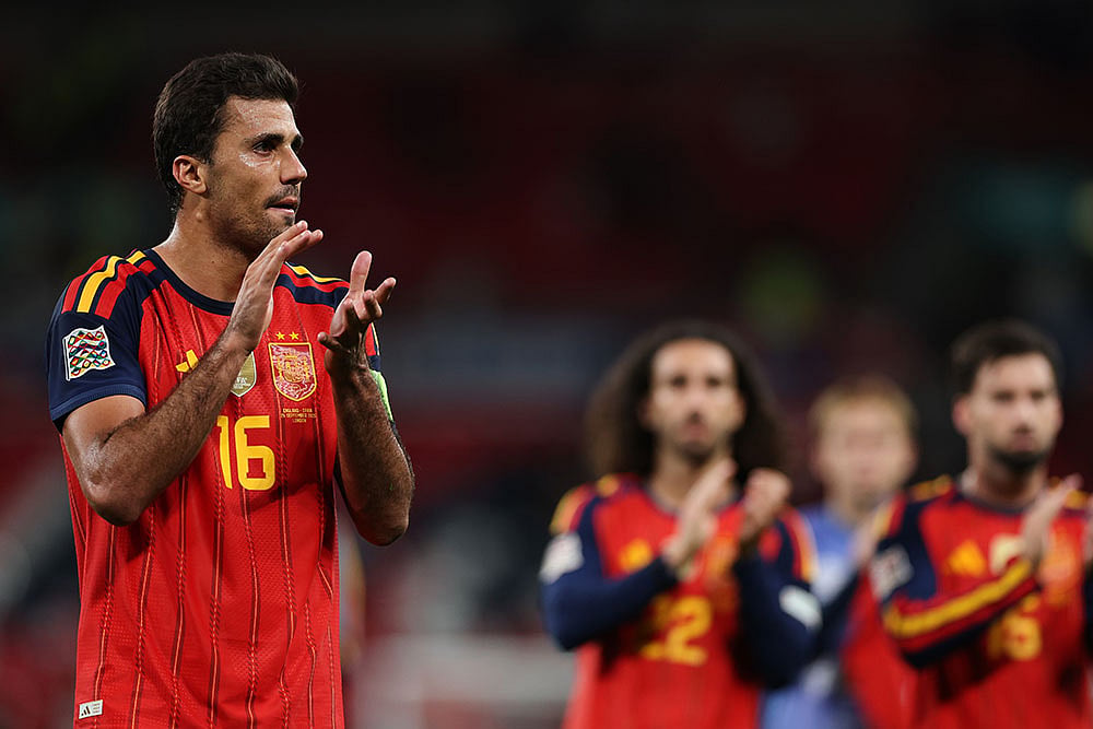 Spain's Rodri applauds his teams fans after the end of the during the Nations League Soccer match between England and Spain in London, Saturday, Sept. 26, 2026. - | Photo: AP/Ian Walton