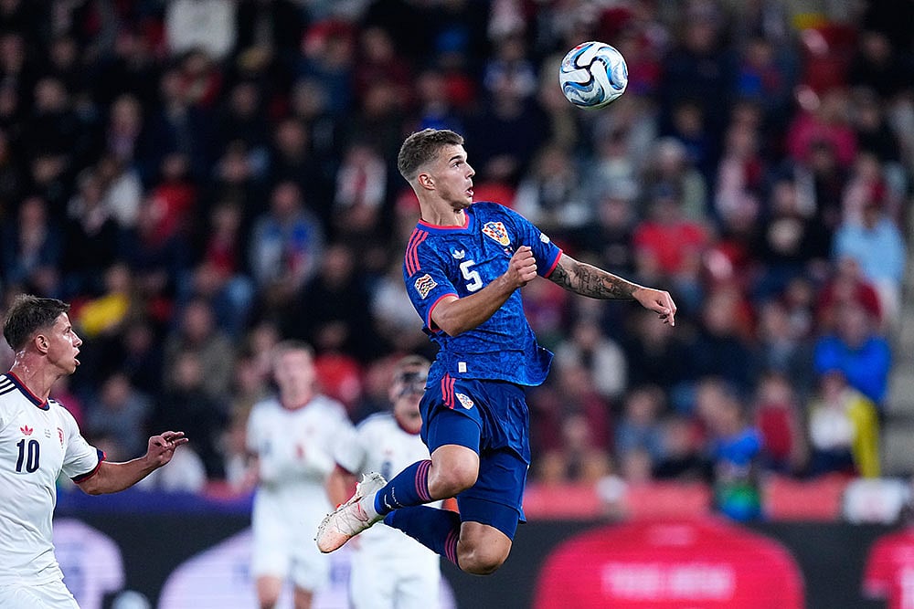Croatia's Luka Vuskovic heads the ball next to Czechia's Czechia's Adam Hlozek, left, during the Nations League soccer match between Czechia and Croatia in Prague. - | Photo: AP/Petr David Josek