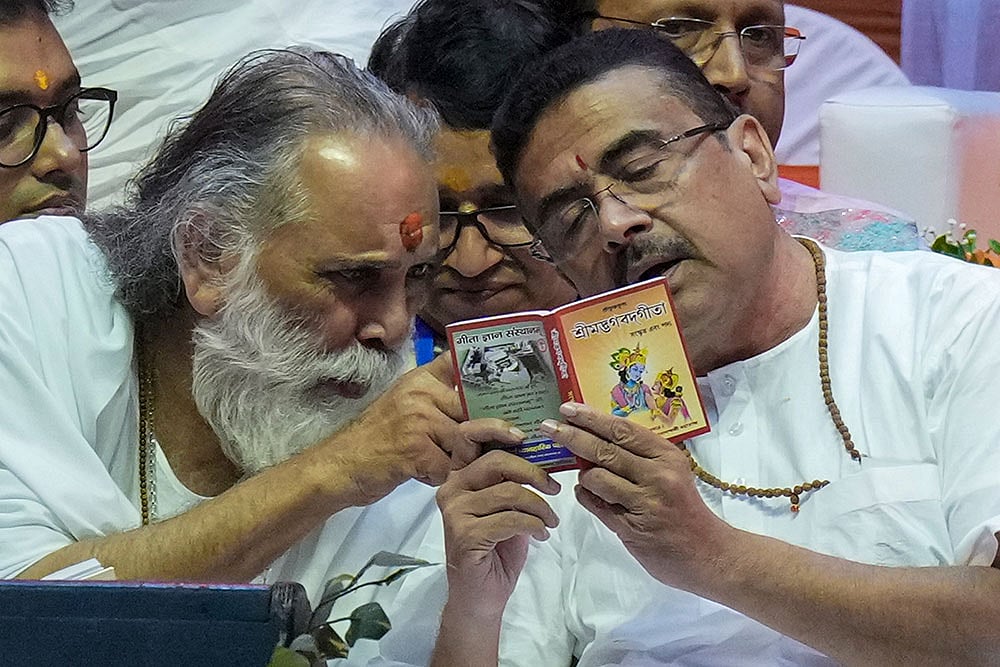 Mass recitation of the Bhagavad Gita in Kolkata