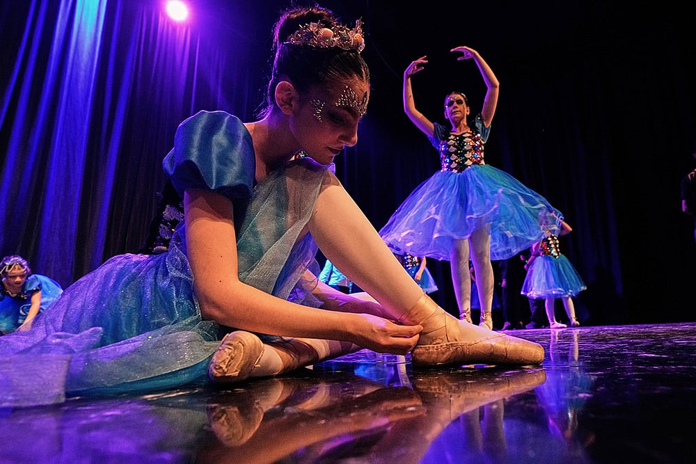 Students from the Baghdad Ballet Academy prepare to perform in a production titled "Mermaid" at Al-Sinbad Theater in Baghdad, Iraq, Friday, Sept. 25, 2026. - | Photo: AP/Hadi Mizban