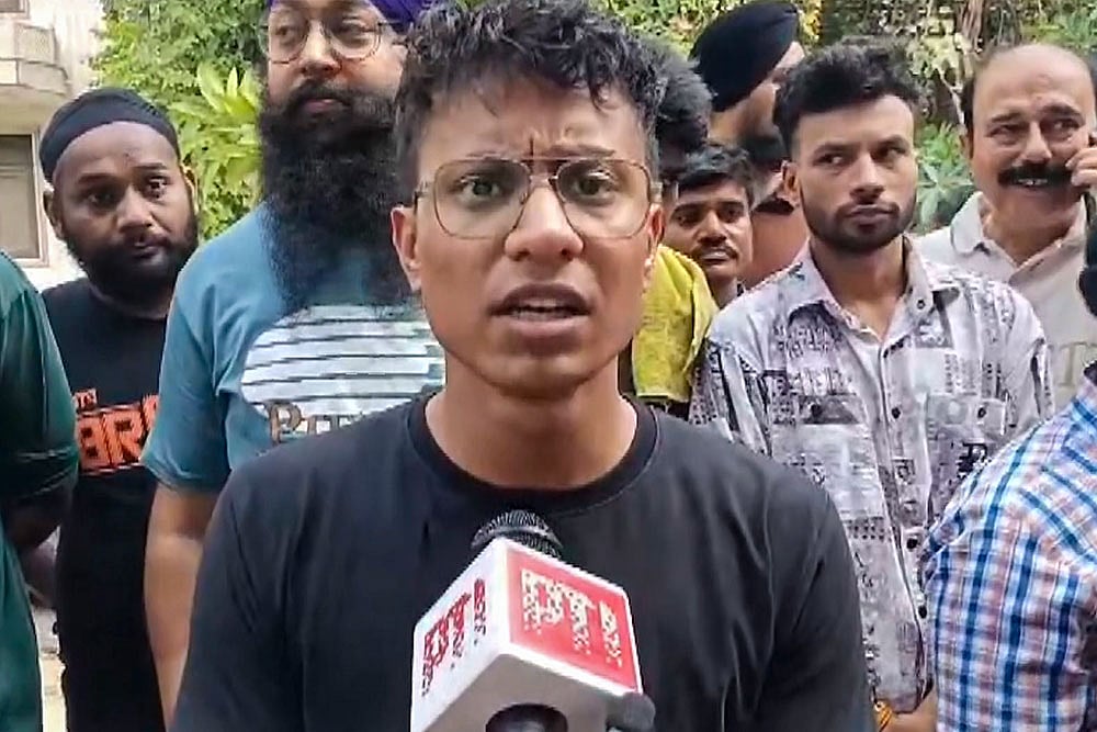 AAP alleges Delhi minister Parvesh Verma slapped cameraman during road inspection