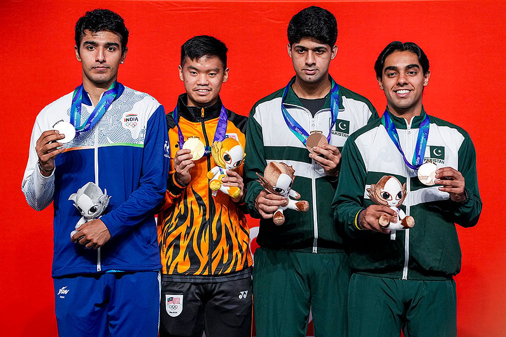 India’s Abhay Singh wins silver, Malaysia's Eain Yow Ng wins Gold and Pakistan's Noor Zaman and Muhammad Ashab Irfan wins Bronze medal in the men’s singles Squash event in the ongoing 20th Asian Games, in Nagoya, Japan. - | Photo: PTI/Arun Sharma